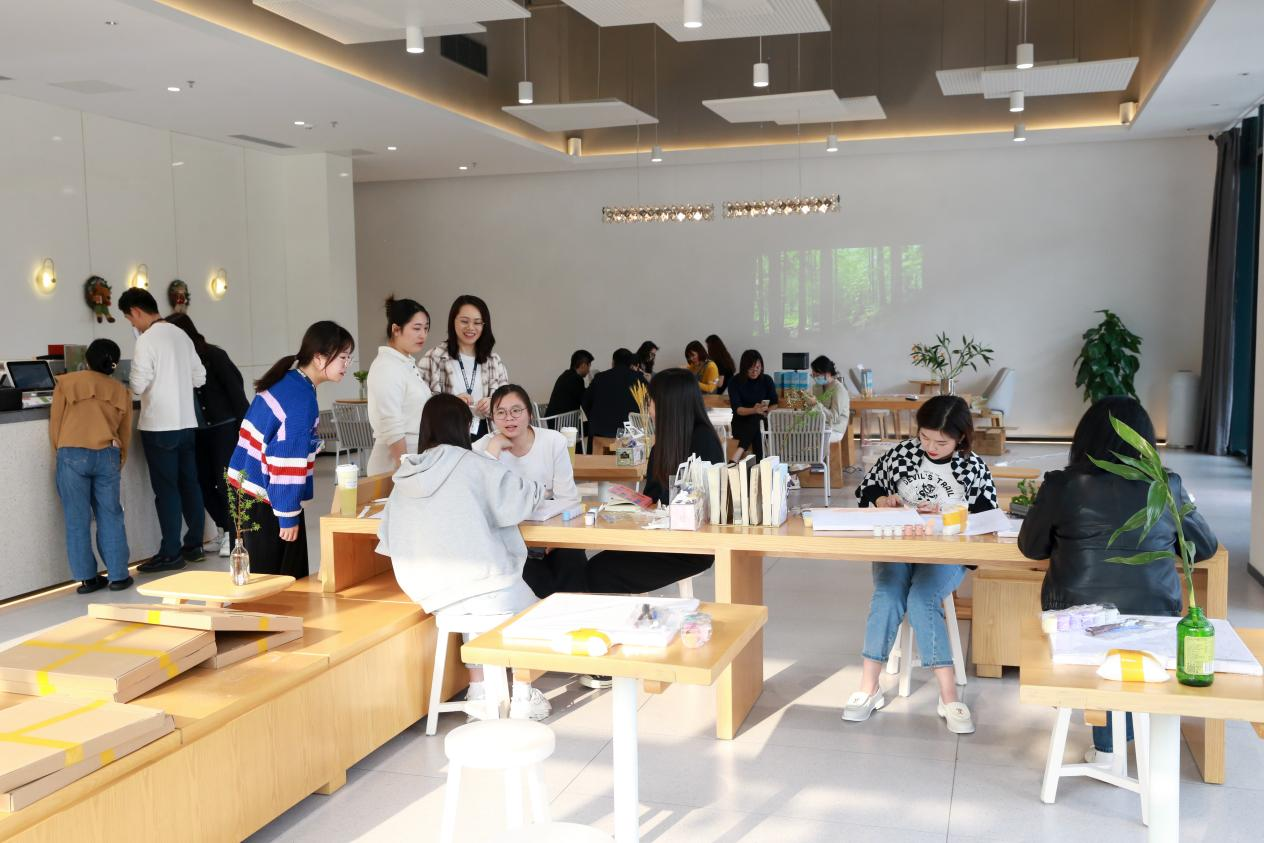 花漾女神，傲然绽放 | bjl平台技术举行“花漾女神宠爱日”活动，热烈庆祝三八国际妇女节